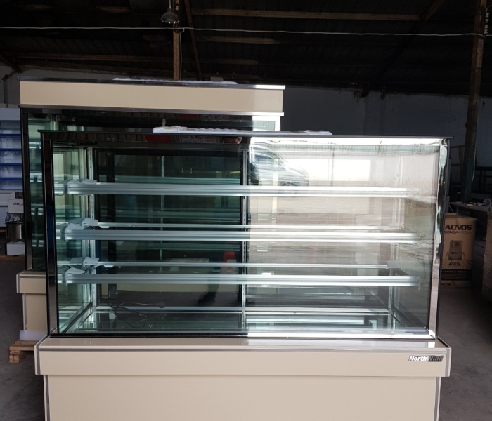 Tủ bánh kem 4 tầng 