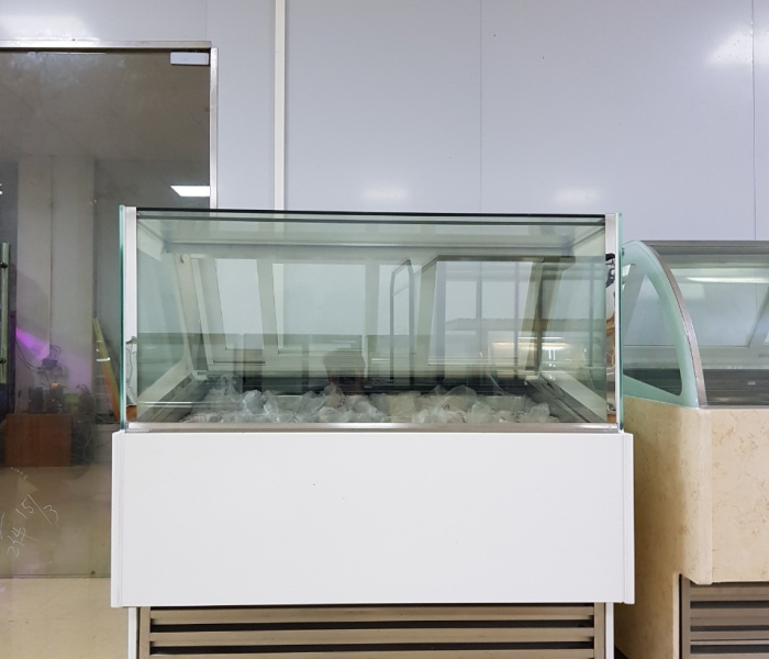 Tủ trưng bày kem 