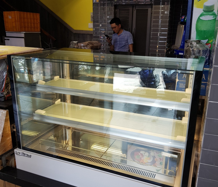 Tủ trưng bày bánh kem 
