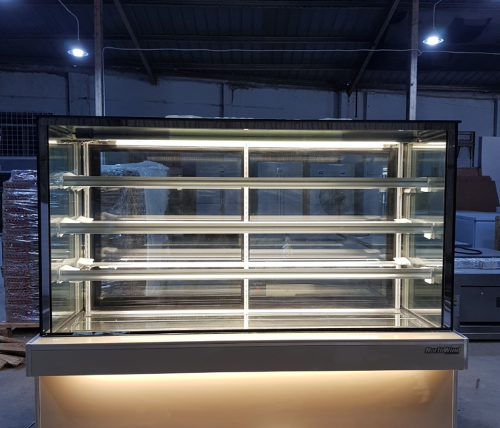 Tủ bánh kem 4 tầng 