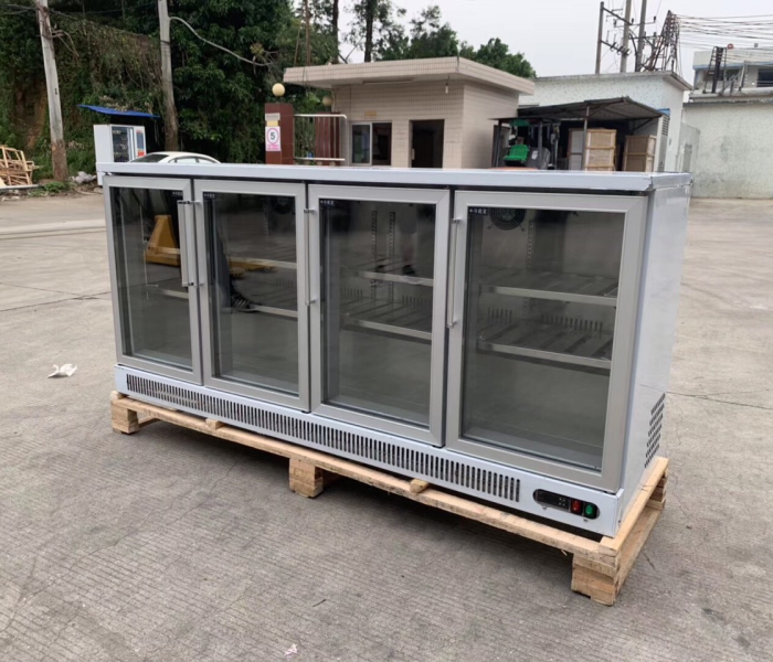 Bàn mát cửa kính 