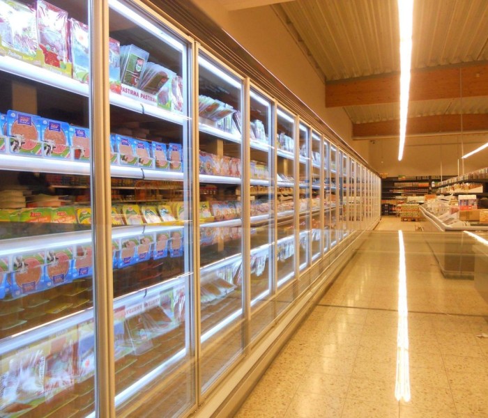 Lắp đặt tủ siêu thị có cửa tại quân 1 TP.HCM 
