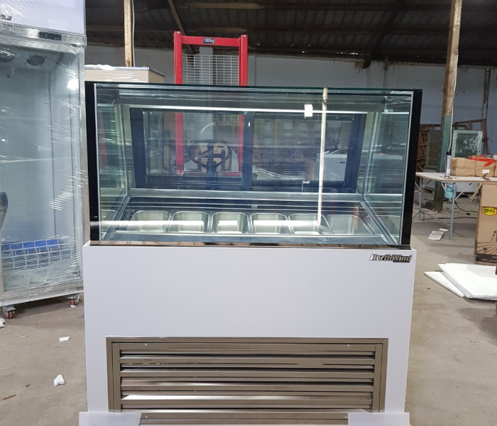 Tủ trưng bày kem tươi 