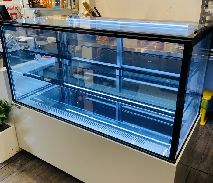 Tủ trưng bày bánh kem 3 tầng 