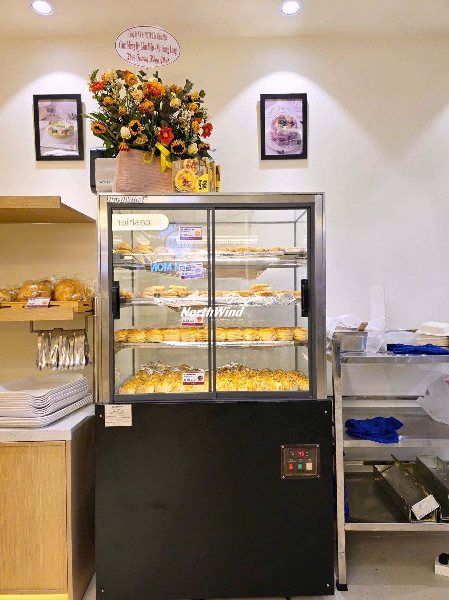 tủ trưng bày bánh