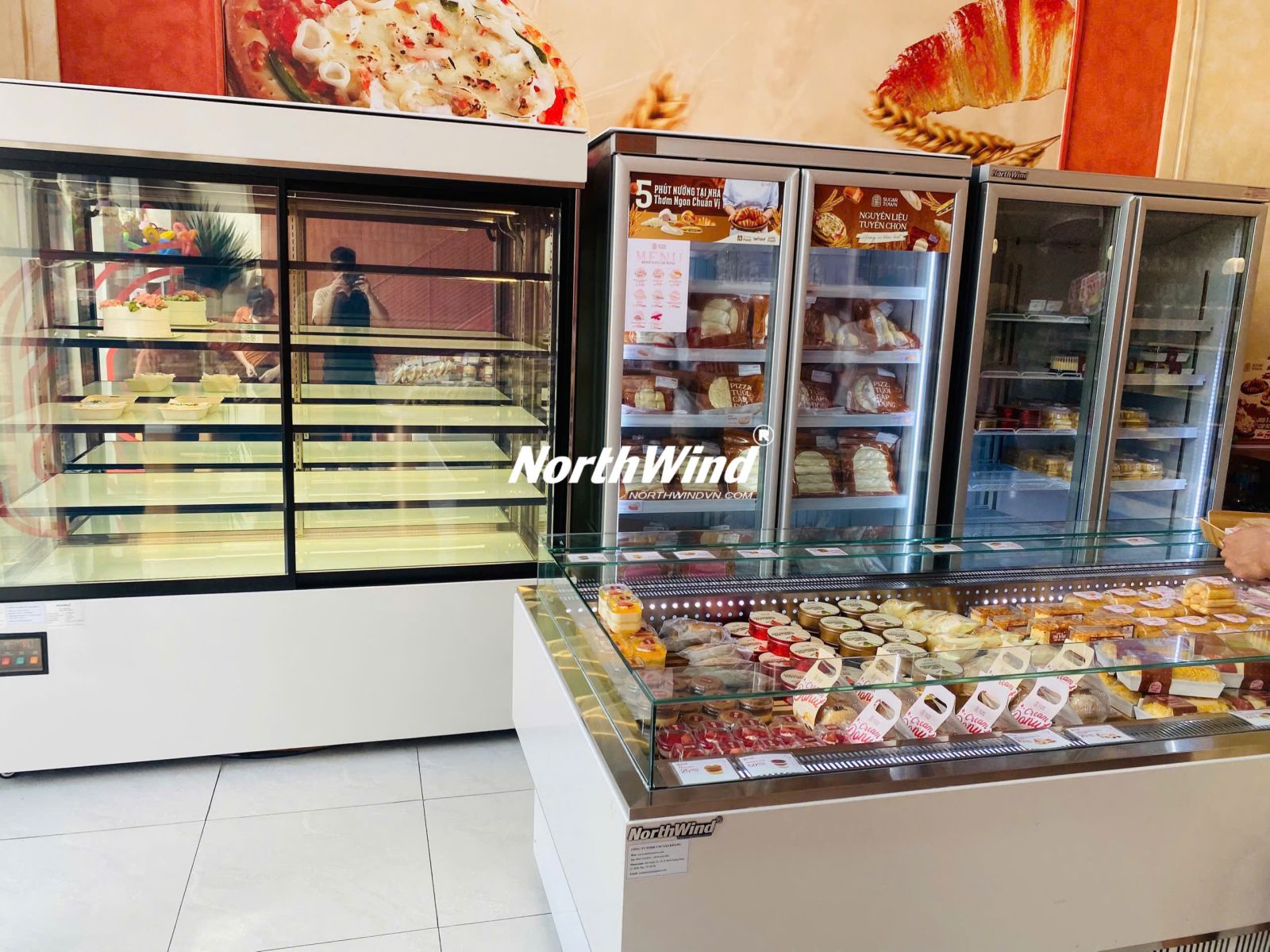 thiết kế tủ bánh đẹp