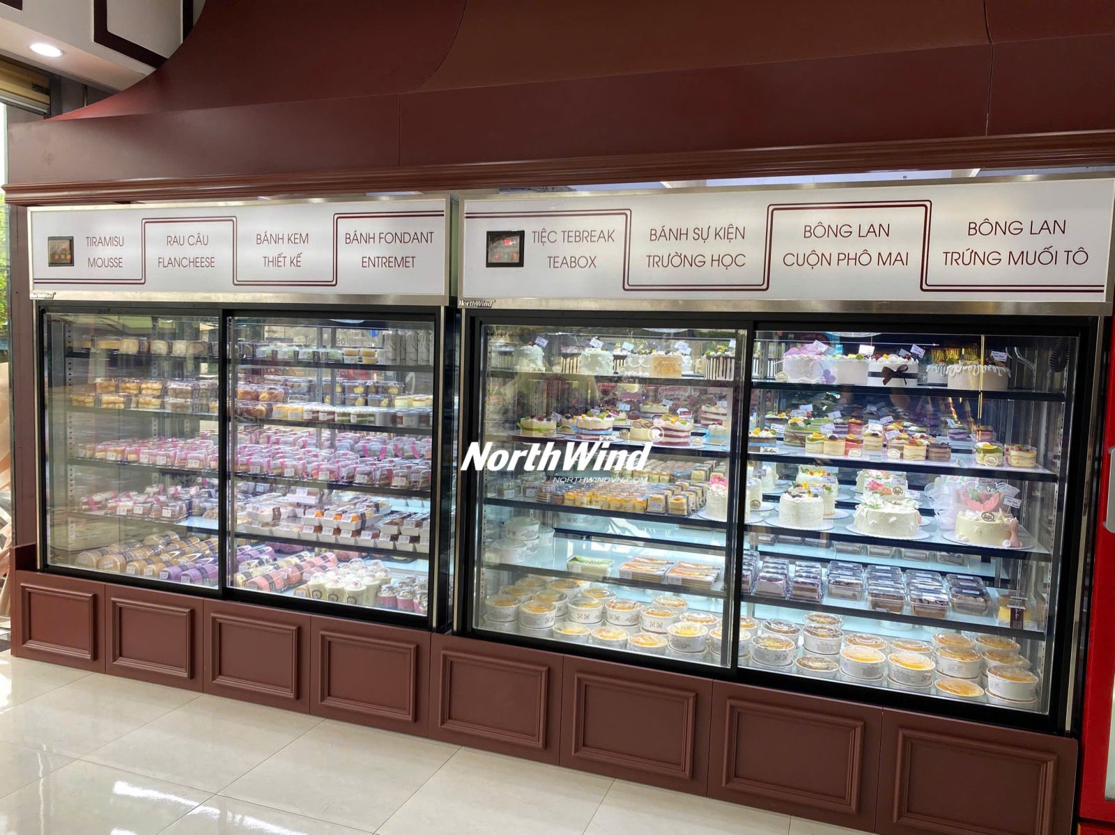 tủ trưng bày bánh