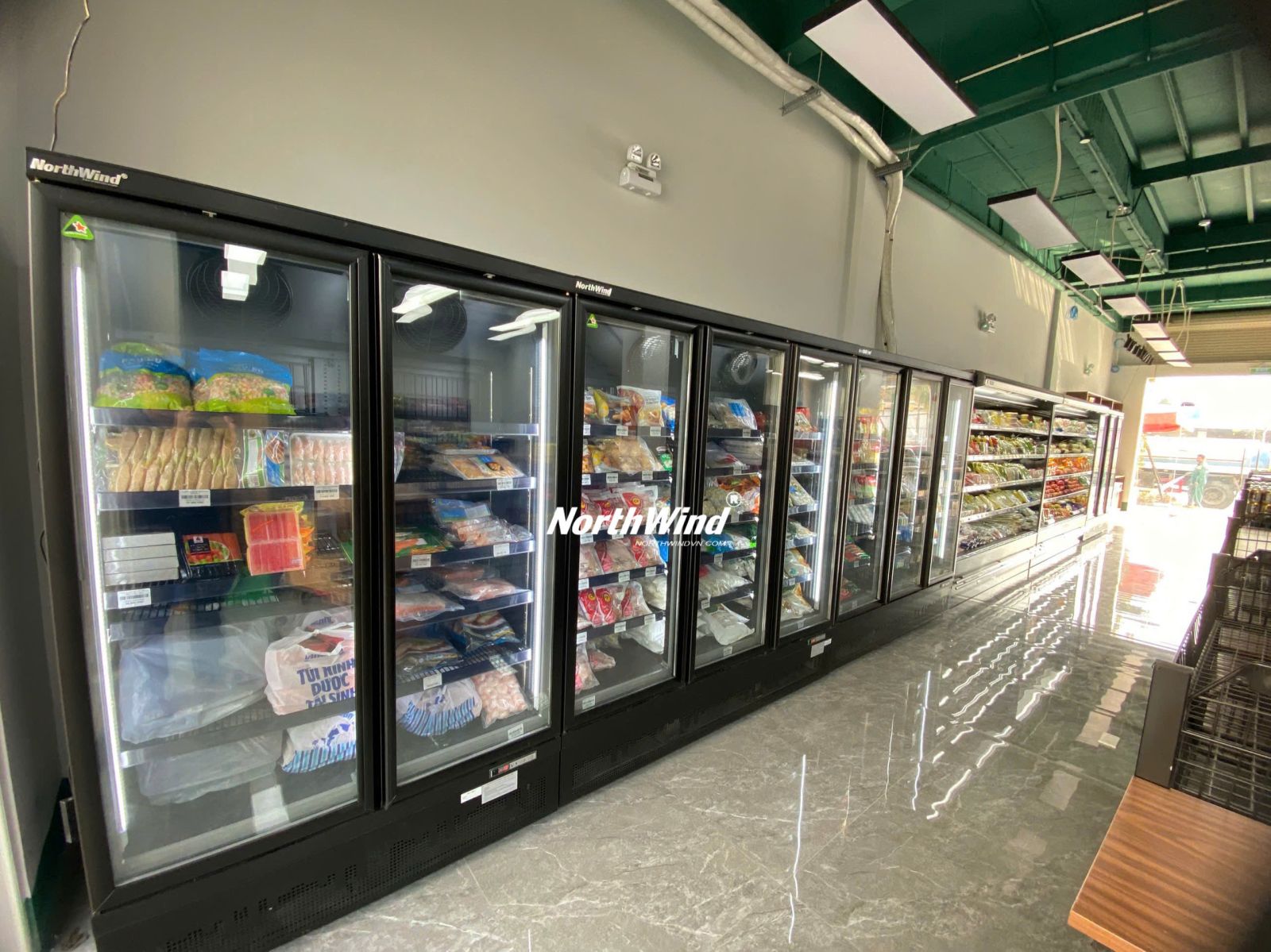 tủ trưng bày siêu thị